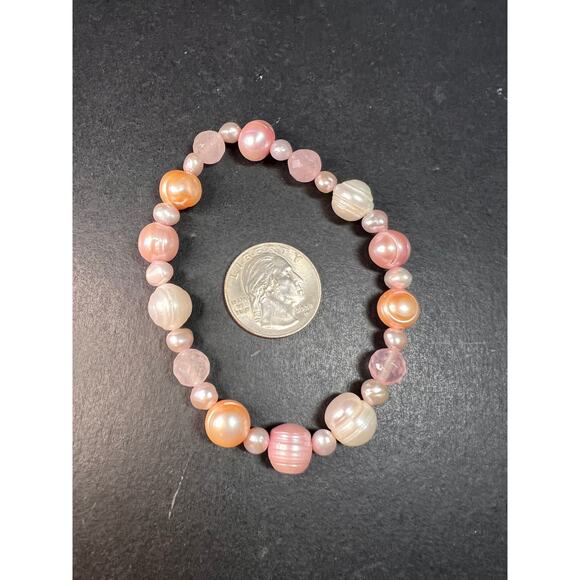 Freshwater pearl and rose quartz stretch bracelet - Picture 6 of 9